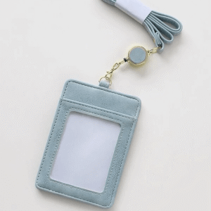 Badge Élégant en Similicuir