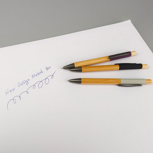 Stylos bille colorés à corps texturé – Image 3