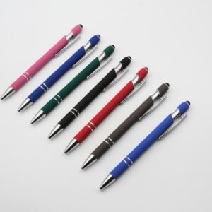 Stylos en plastique multicolores