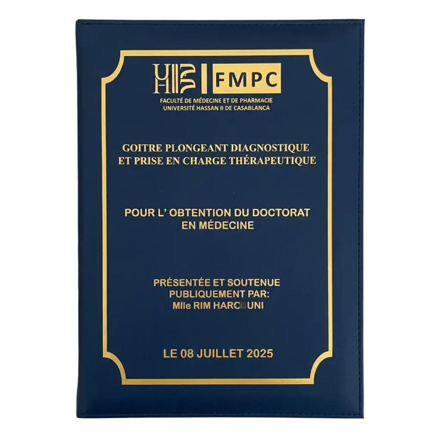 Couverture thèse en cuir avec focus détail montrant la qualité de la reliure professionnelle et le travail de finition
